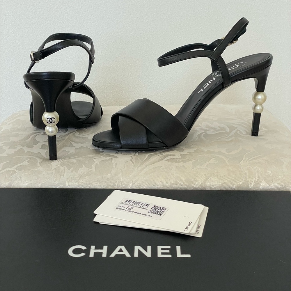 NIB CHANEL Pearl CC Lambskin Black Heels Sandals